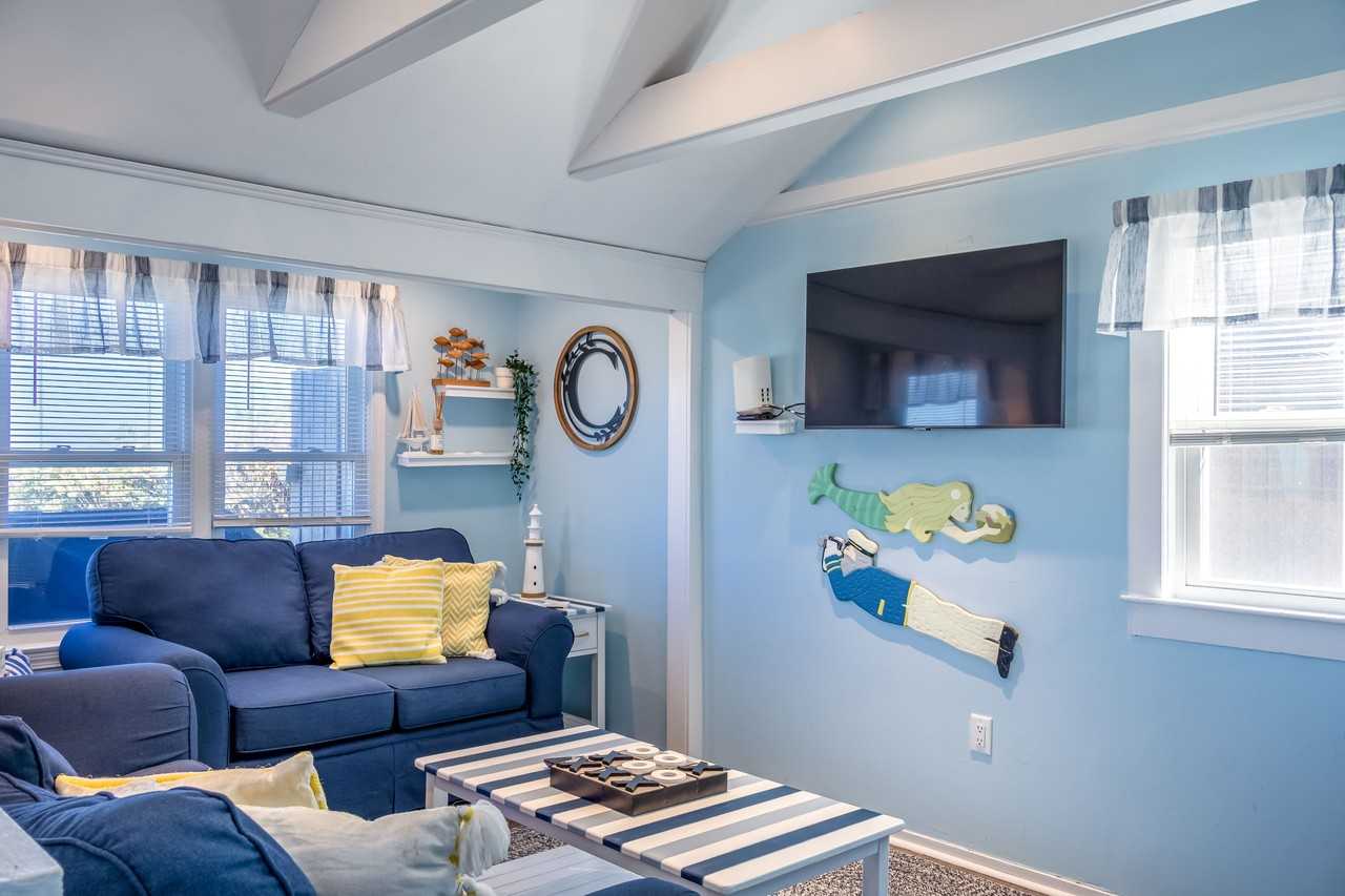 131 N Shore Blvd #8 - Photo 3 of 7
