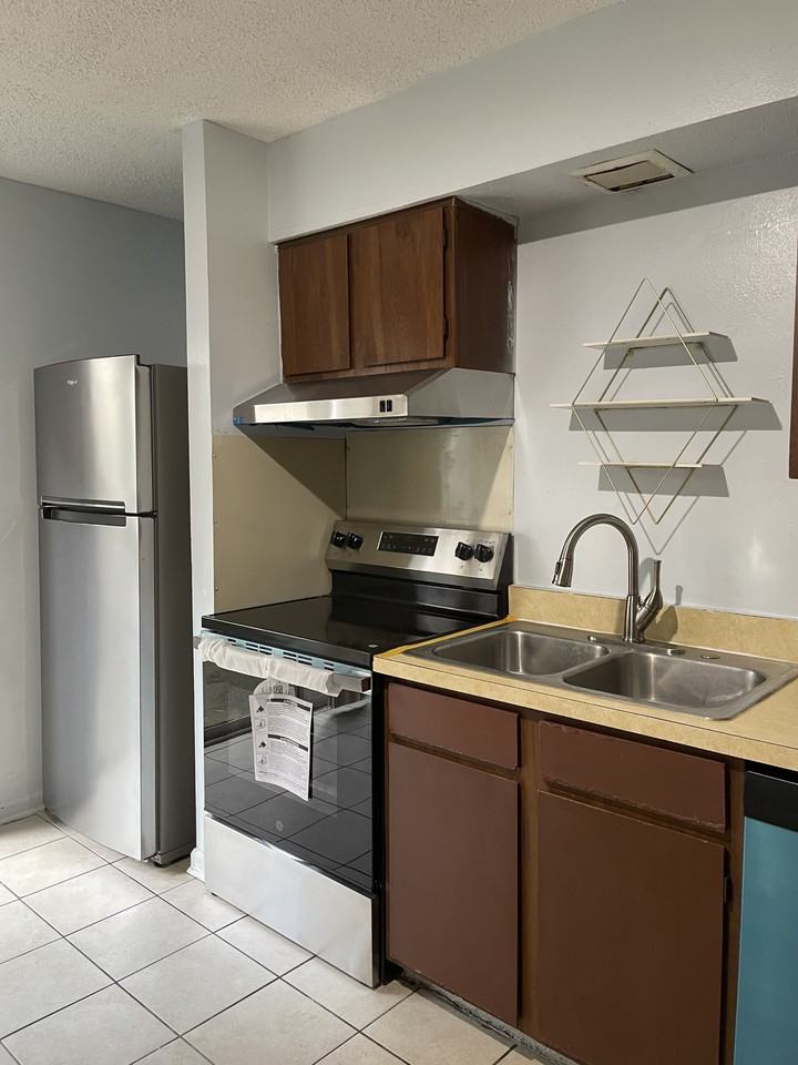 1412 Hickory Ave #D - Photo 6 of 8