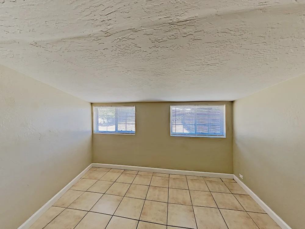 2746 N Greenfield Rd #NA - Photo 3 of 10