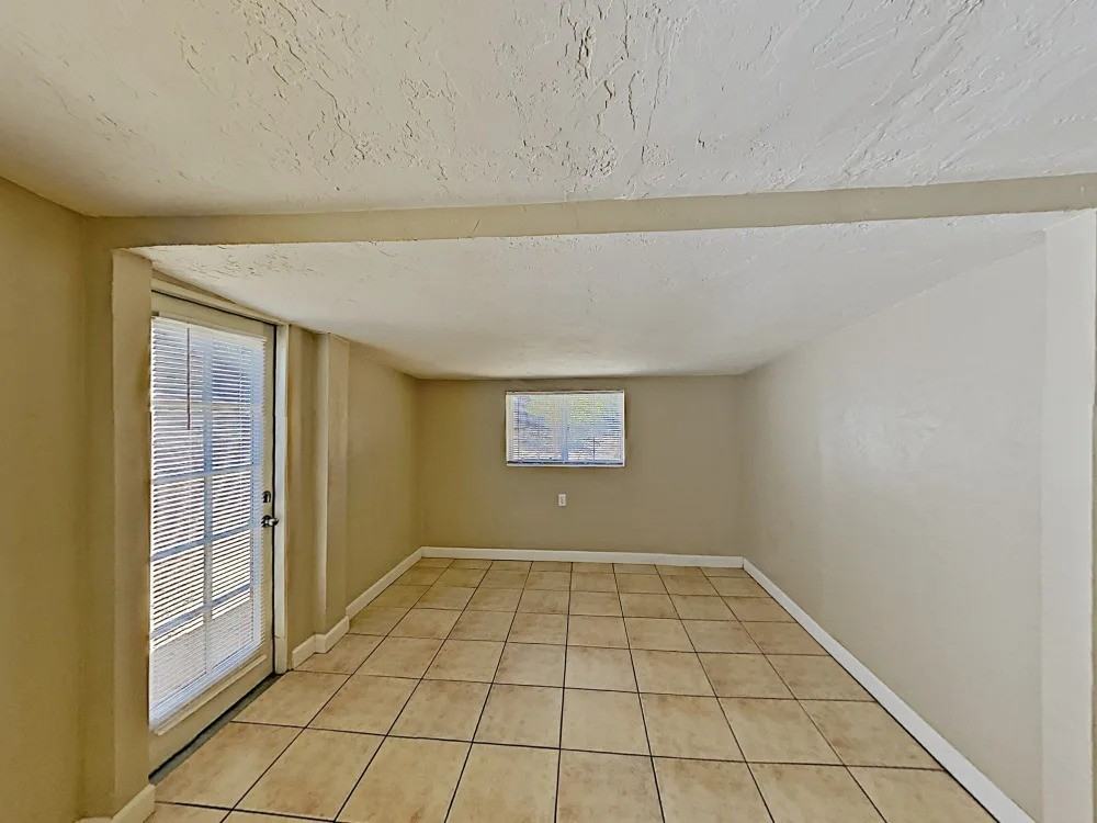 2746 N Greenfield Rd #NA - Photo 4 of 10