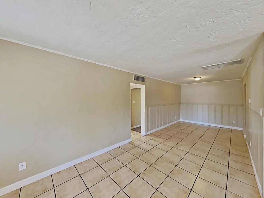 2746 N Greenfield Rd #NA - Photo 5 of 10