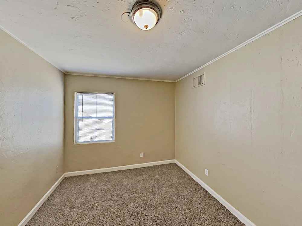 2746 N Greenfield Rd #NA - Photo 7 of 10