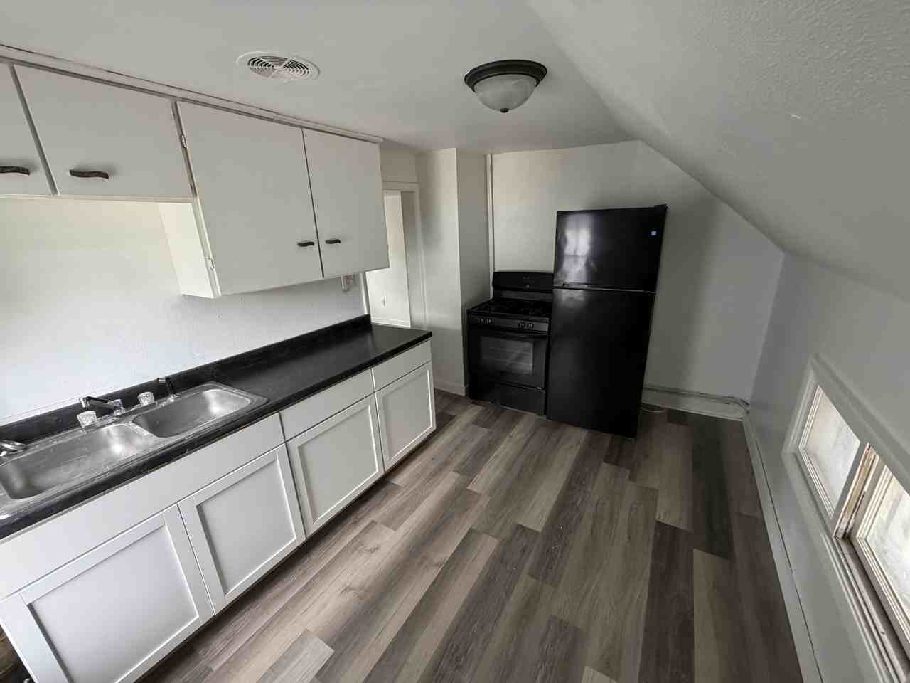 527 9th St Sw - Photo 2 of 5
