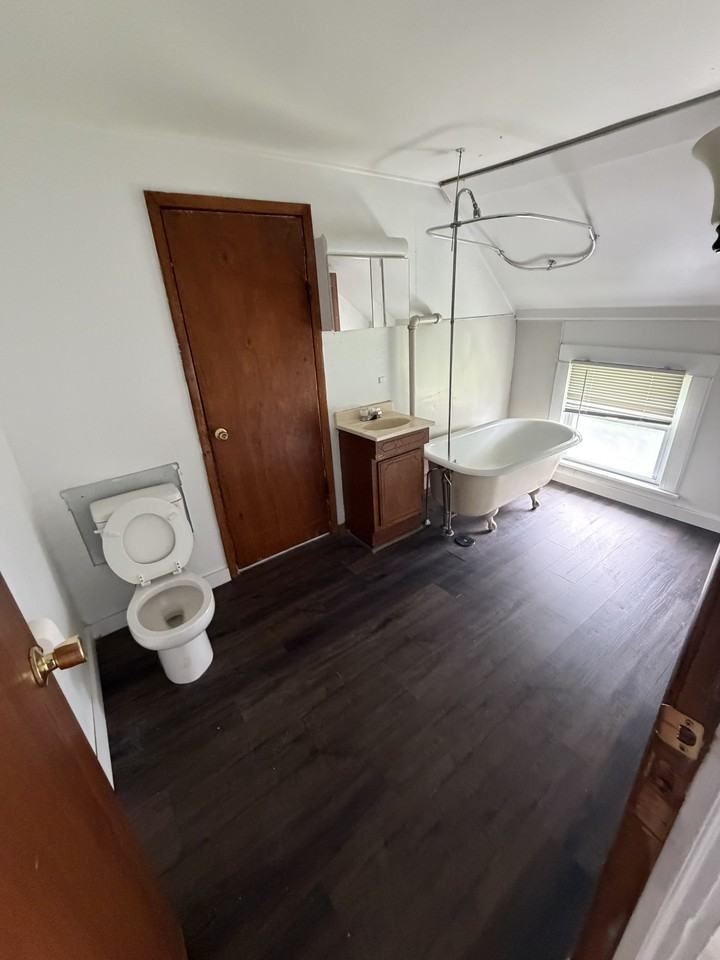 527 9th St Sw - Photo 3 of 5