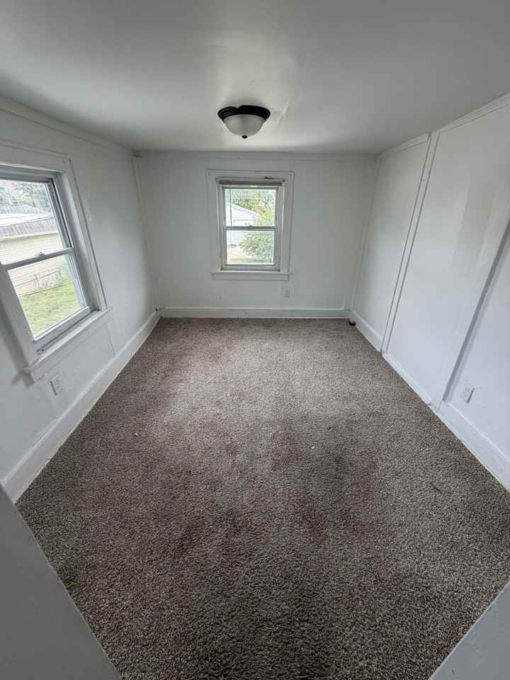 527 9th St Sw - Photo 4 of 5