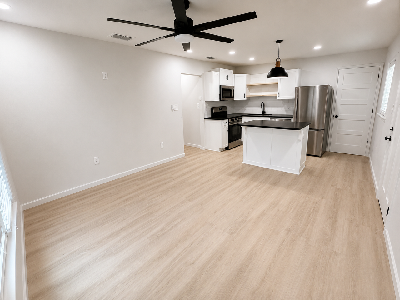 1409 N Englewood Ave #NA - Photo 3 of 14