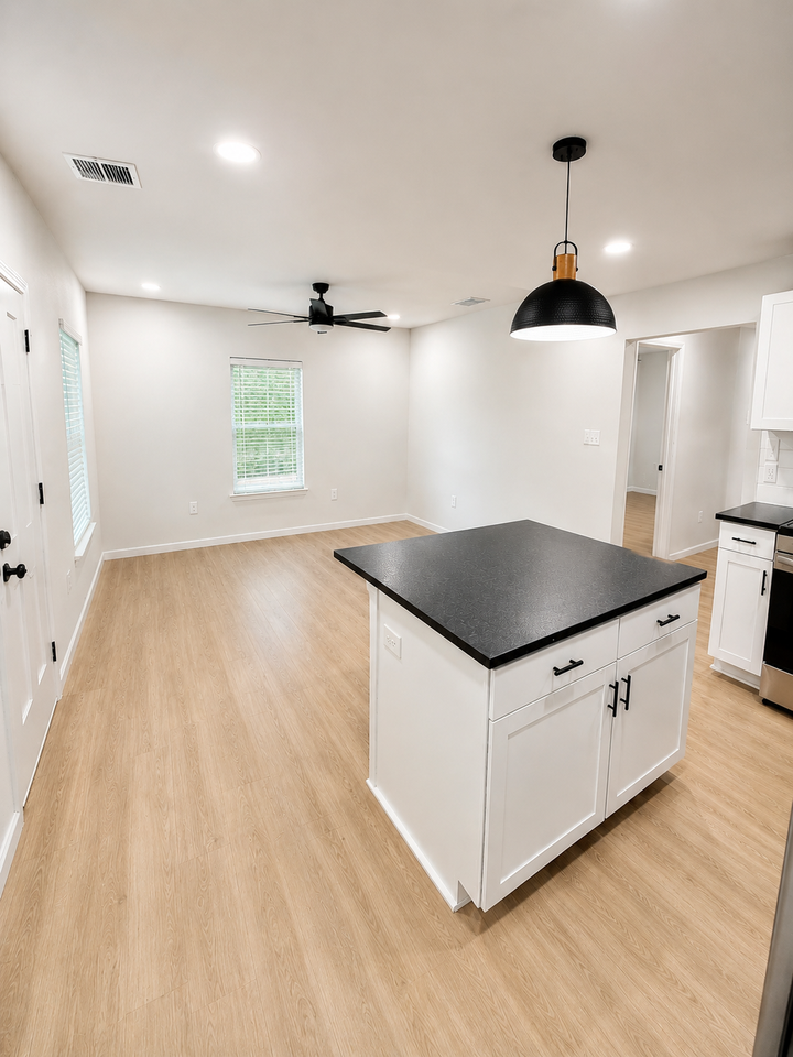 1409 N Englewood Ave #NA - Photo 4 of 14