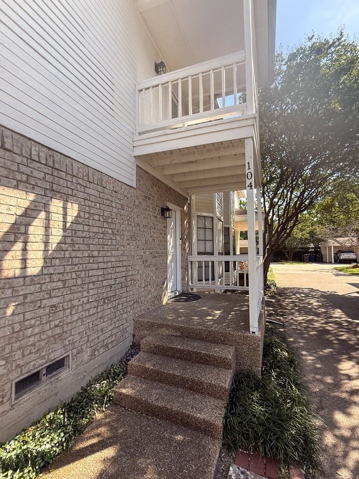 817 Pavillion St #104 - Photo 3 of 26
