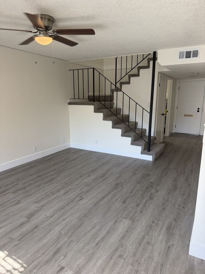 5128 Greenberry Dr - Photo 3 of 16
