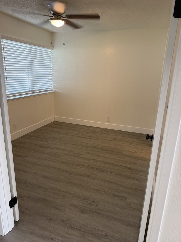 5128 Greenberry Dr - Photo 4 of 16