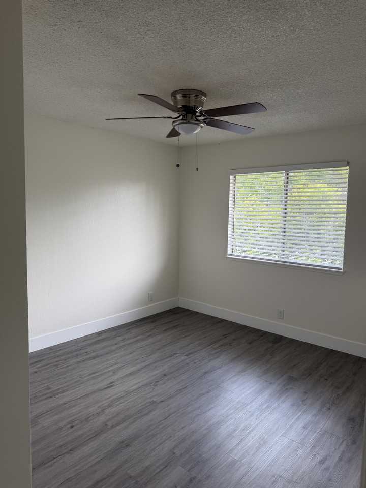 5128 Greenberry Dr - Photo 6 of 16