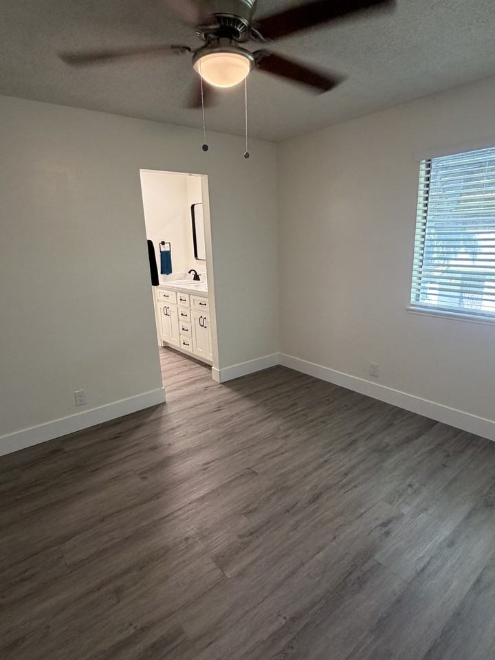 5128 Greenberry Dr - Photo 7 of 16