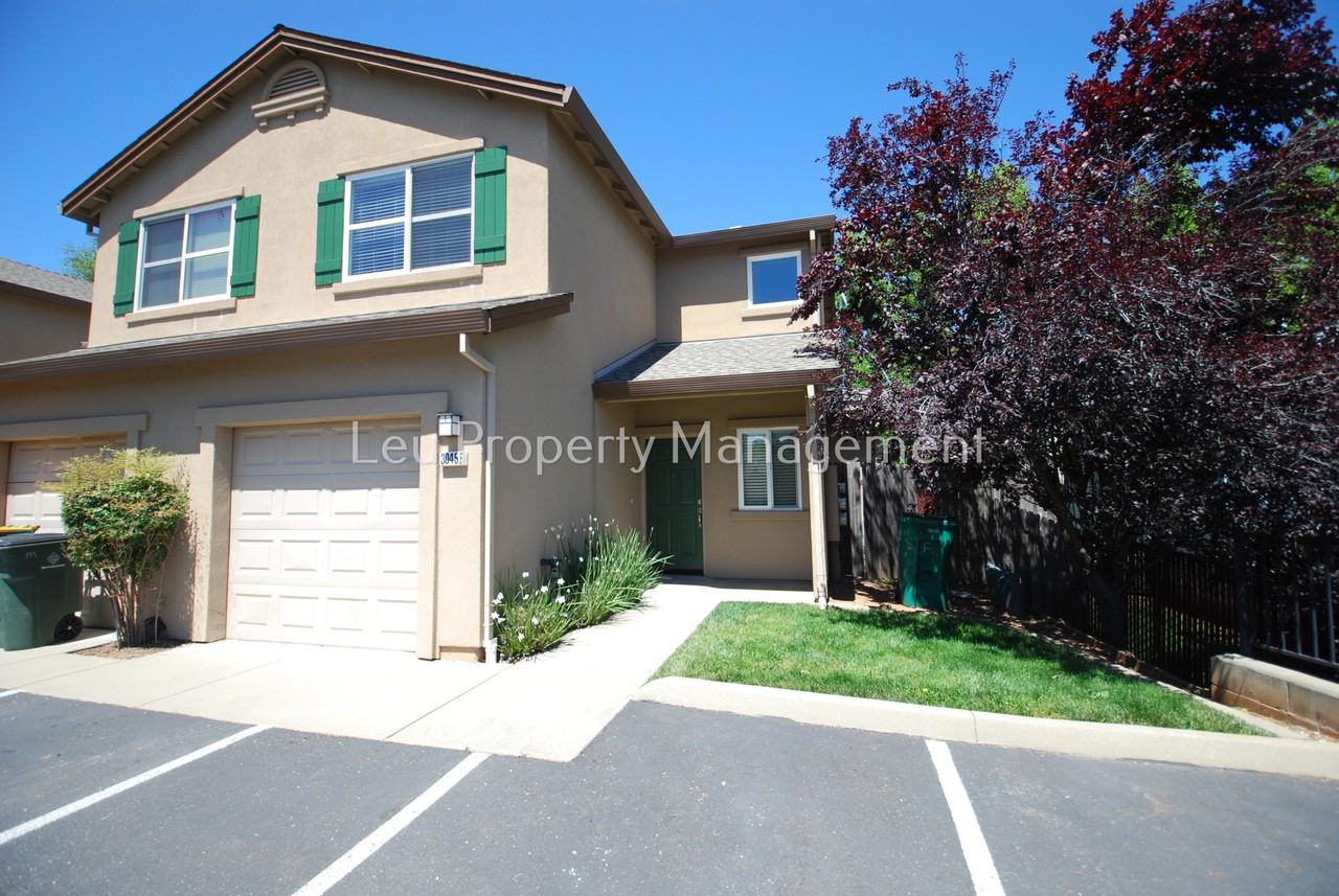 3045 Estepa Dr #F