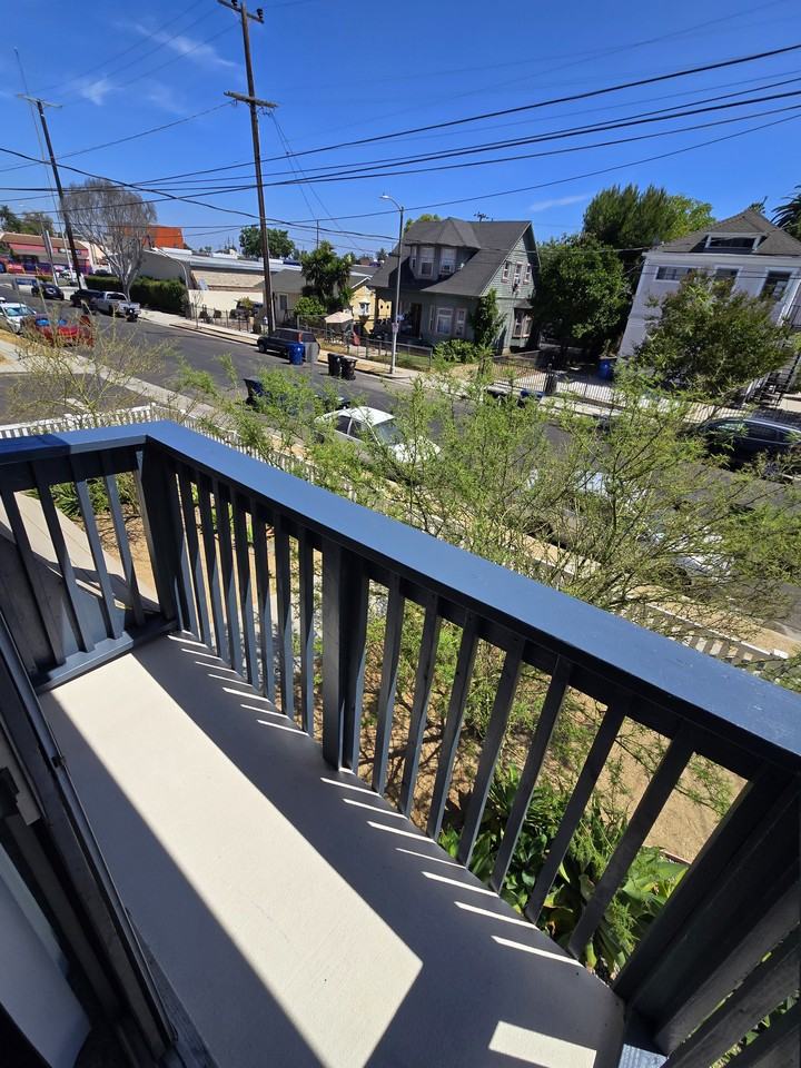 1237 W 22nd St #A - Photo 2 of 12