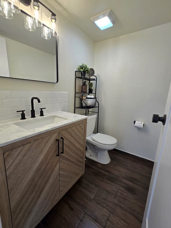 1237 W 22nd St #A - Photo 4 of 12