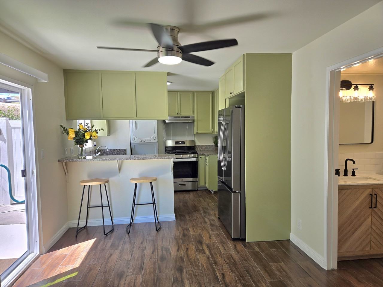 1237 W 22nd St #A - Photo 5 of 12