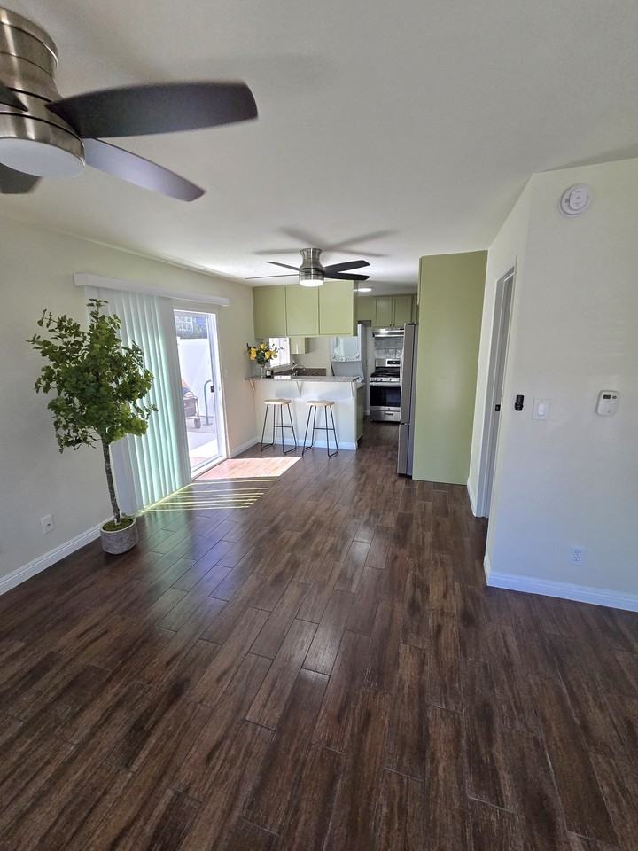 1237 W 22nd St #A - Photo 6 of 12