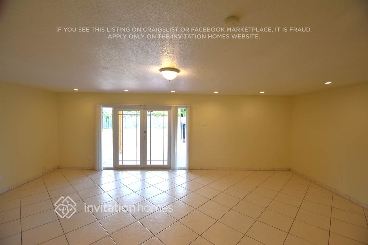 623 W 63rd Dr - Photo 3 of 12