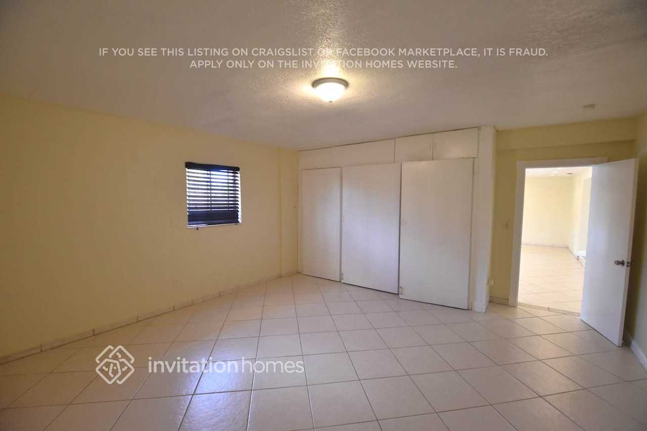 623 W 63rd Dr - Photo 5 of 12