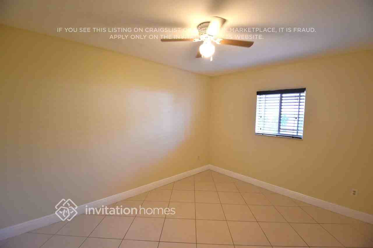 623 W 63rd Dr - Photo 6 of 12