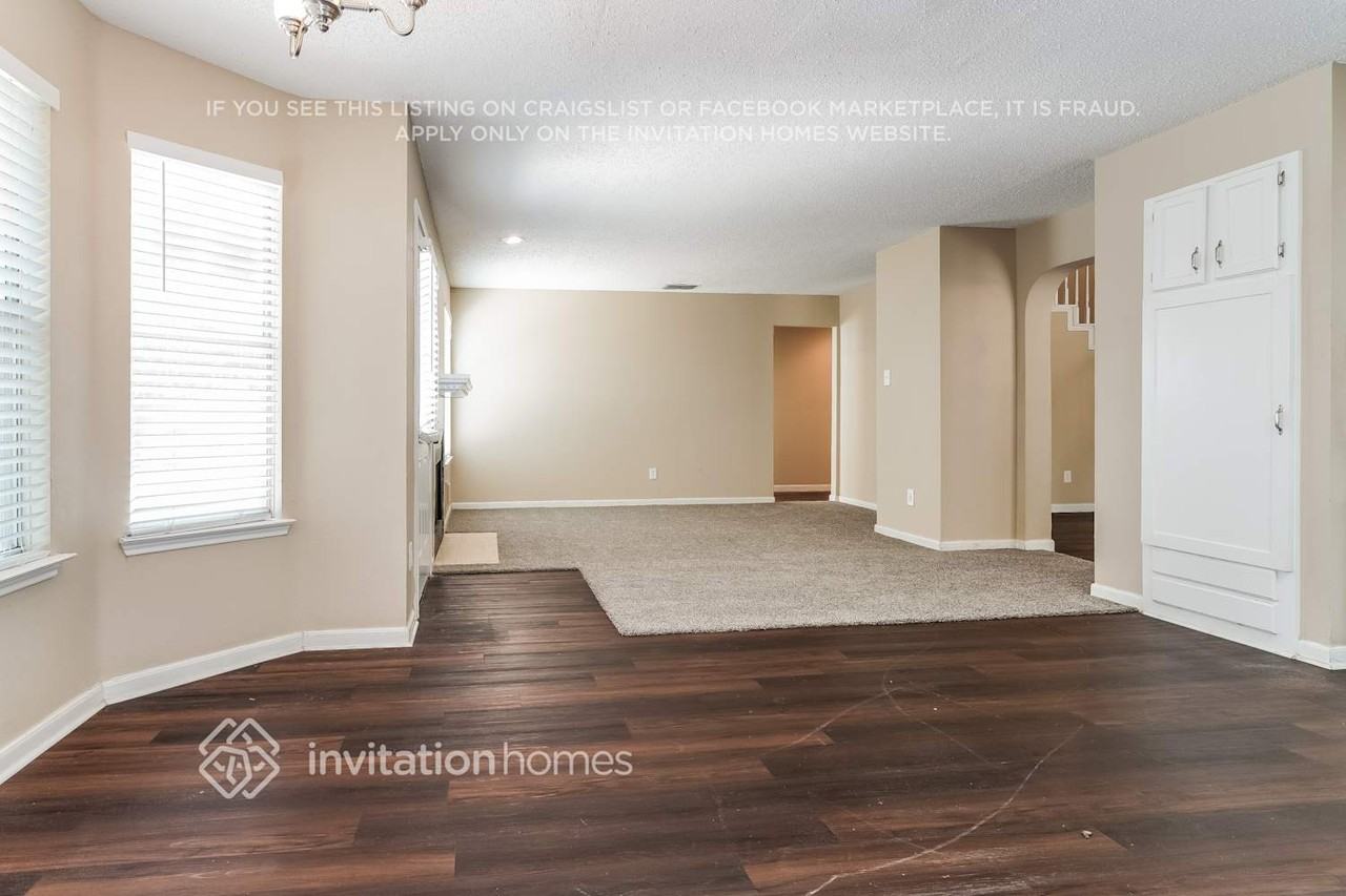 553 Mercer St - Photo 6 of 18