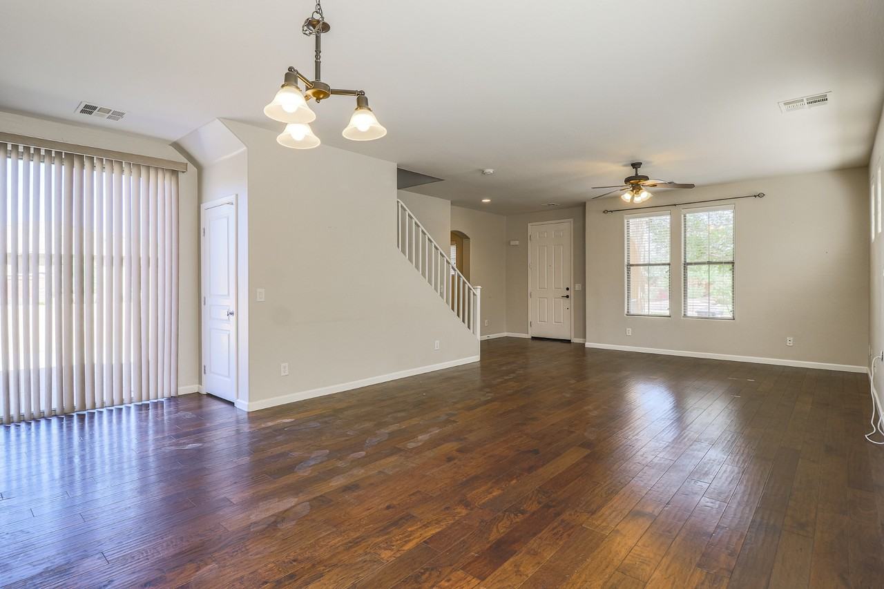 15304 W Wethersfield Rd - Photo 7 of 26