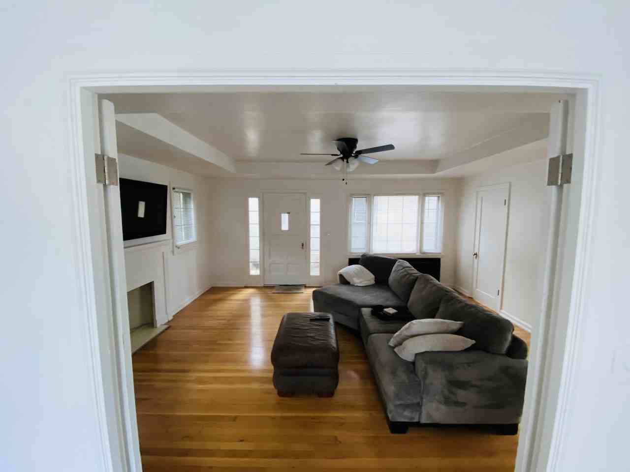 2445 Custer Ave #8 - Photo 3 of 10