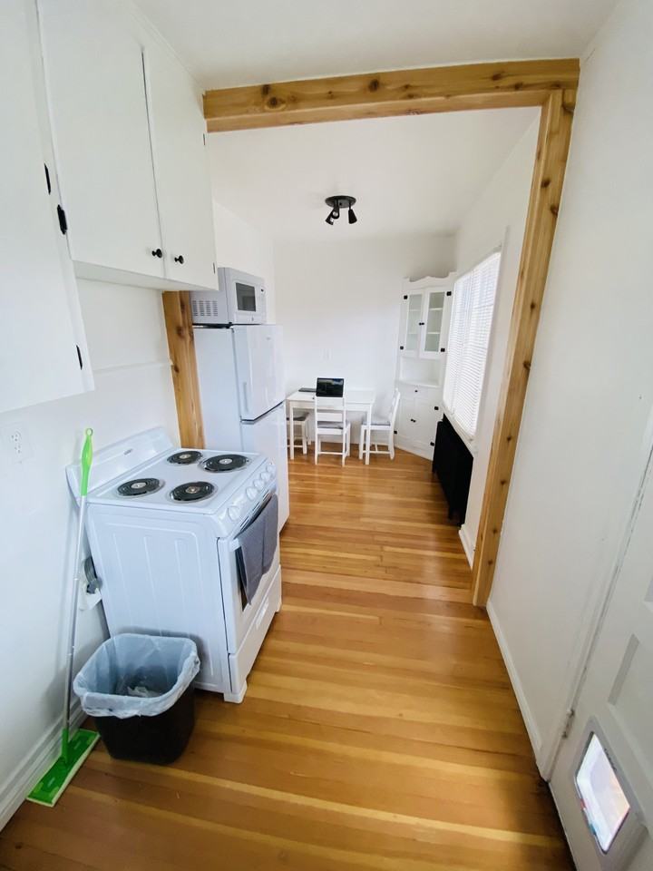 2445 Custer Ave #8 - Photo 5 of 10