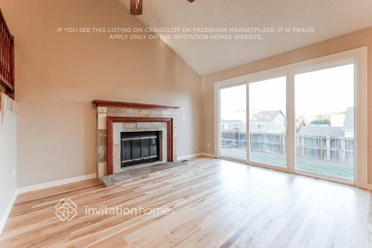 2851 S Genoa St - Photo 6 of 19