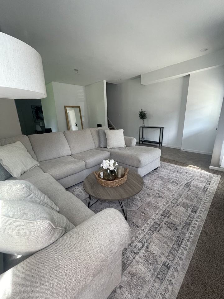 920 Center Pl #922 - Photo 2 of 25