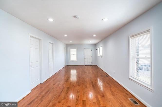 609 49th Pl Ne - Photo 5 of 30