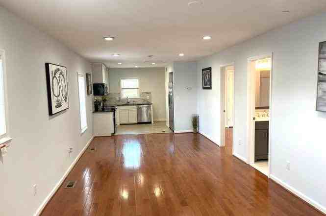 609 49th Pl Ne - Photo 7 of 30