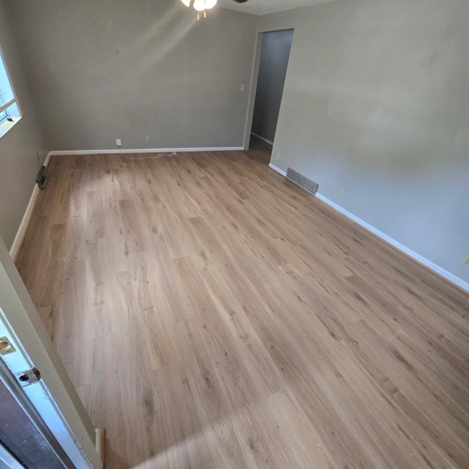 521 Elizabeth St - Photo 2 of 10