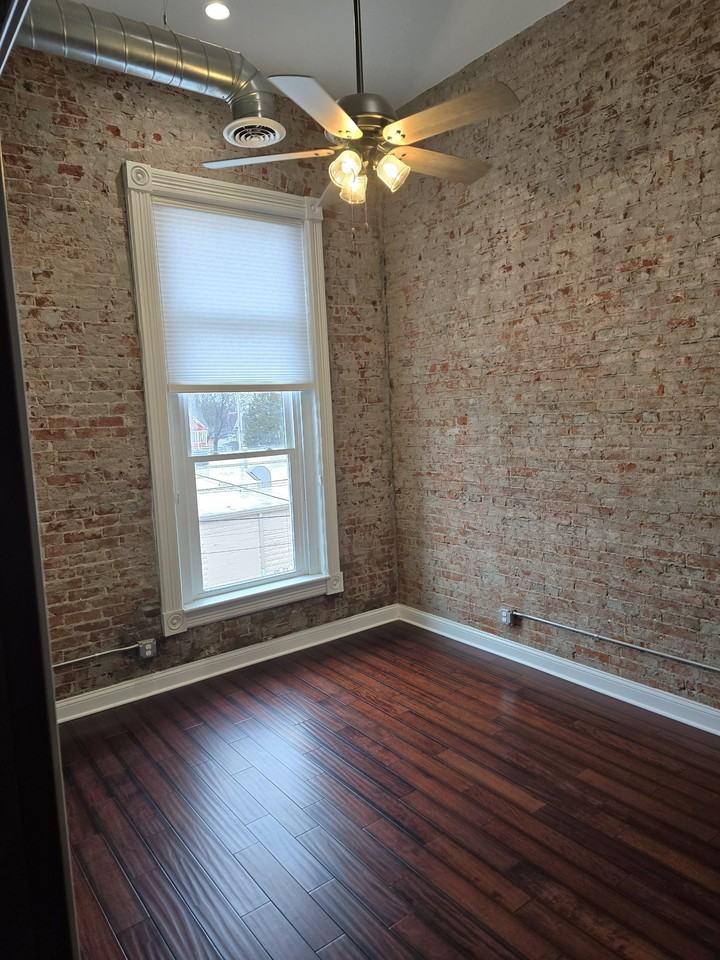 1104 6th St #203 - Photo 3 of 7