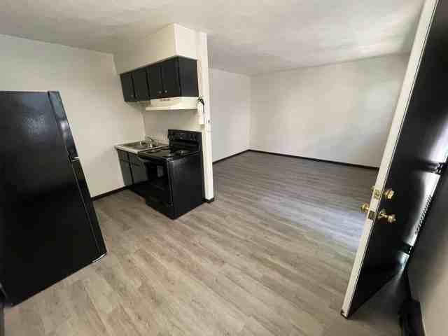 770 University Ave #5 - Photo 4 of 7