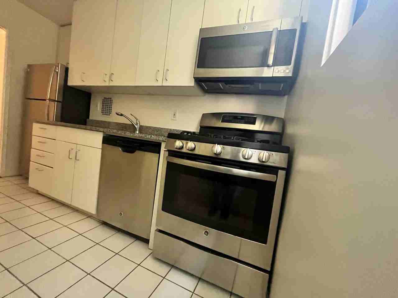 E 49th St #6B - Photo 4 of 6