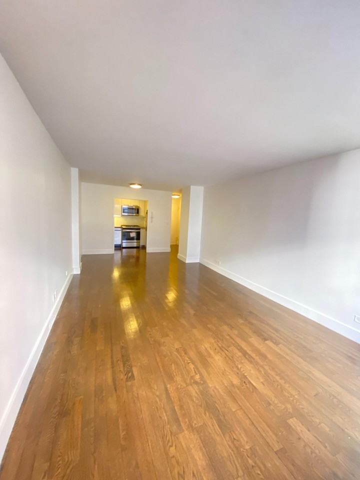 E 63rd St #8E - Photo 2 of 5