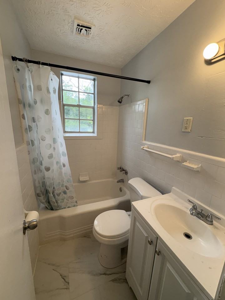 517 N Florida St #D - Photo 6 of 7