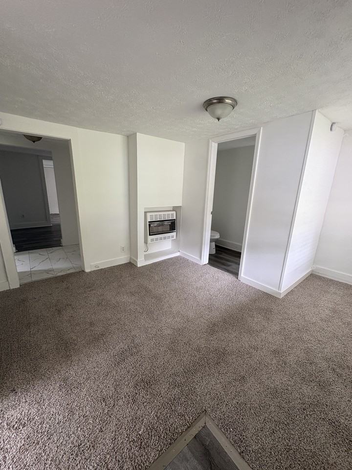 1134 Oak St - Photo 4 of 9