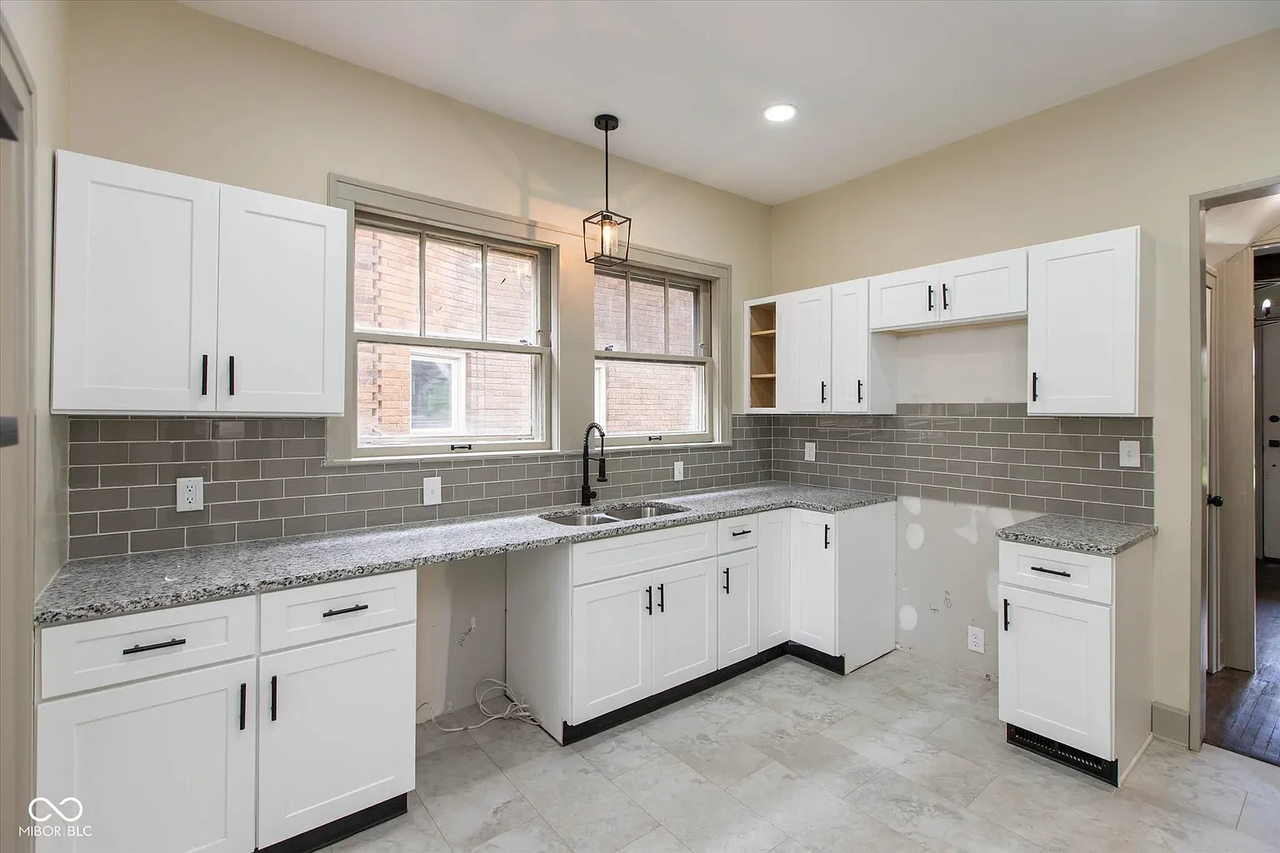 3358 Ruckle St - Photo 5 of 17