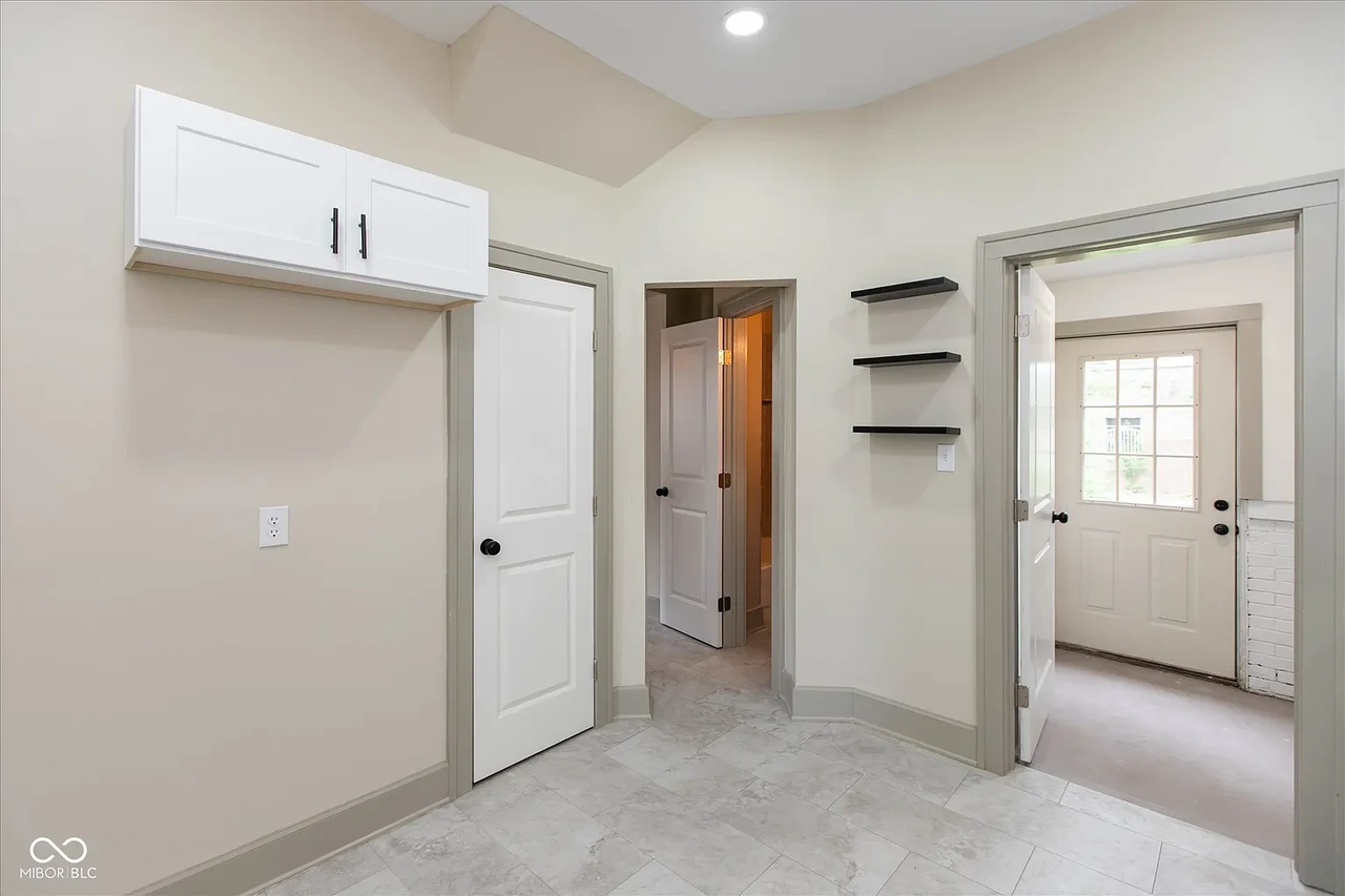 3358 Ruckle St - Photo 6 of 17
