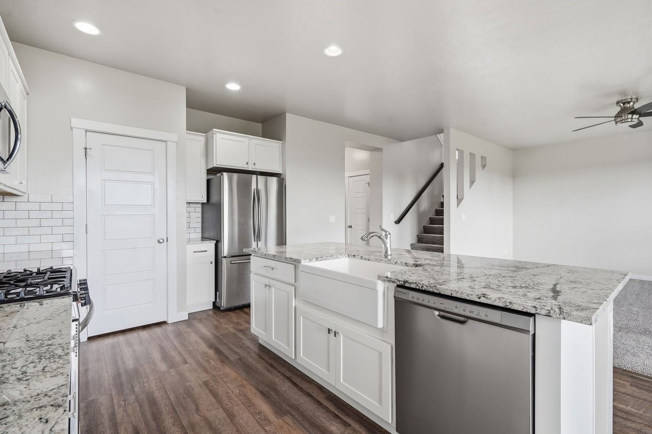 949 N Synergy Ln - Photo 4 of 46