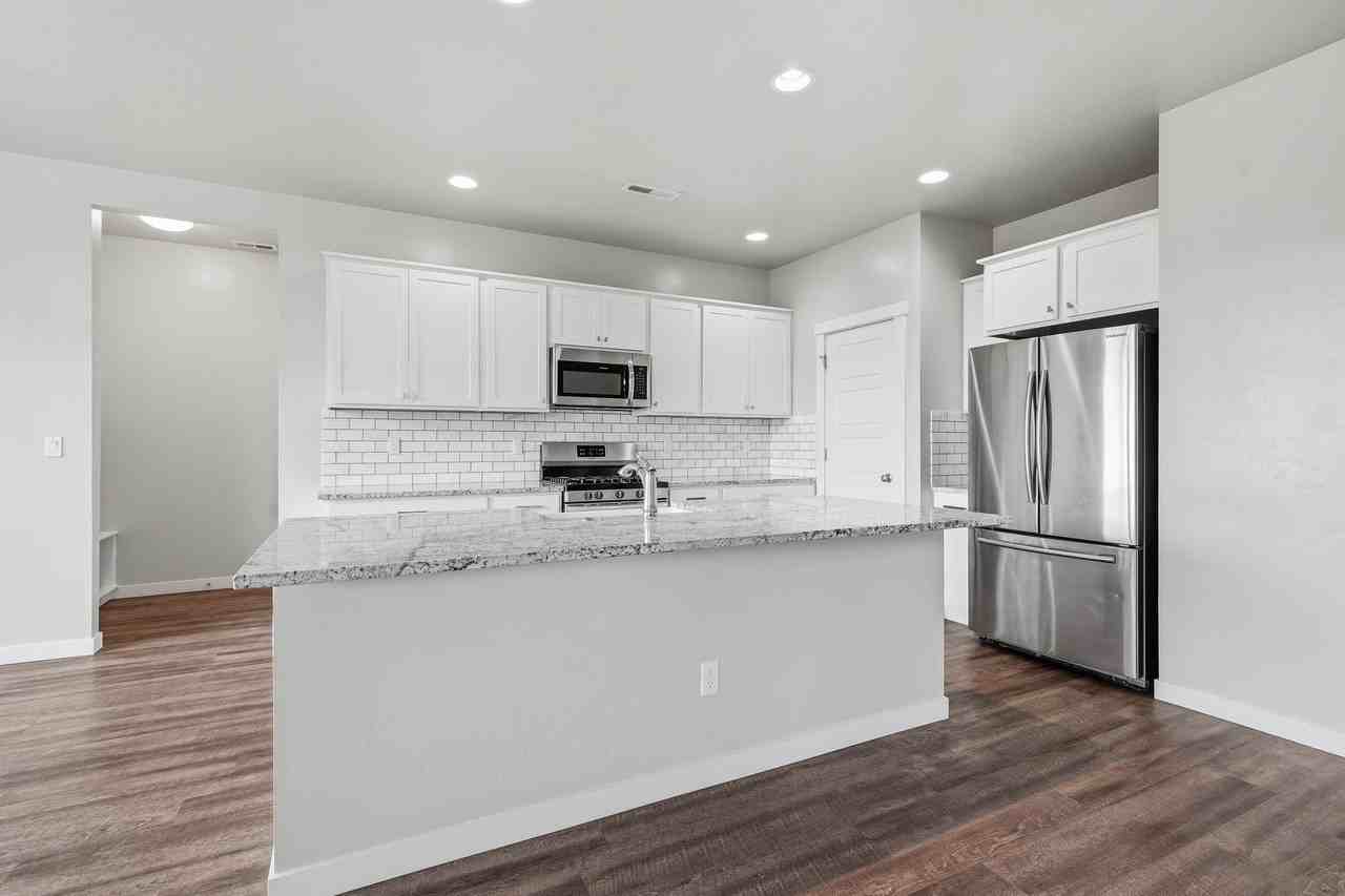 949 N Synergy Ln - Photo 7 of 46