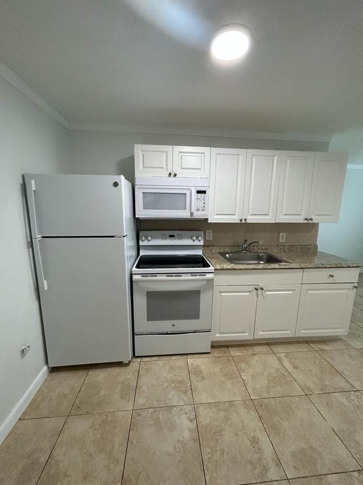 1119 Nw 6th Ave #4 - Photo 2 of 12