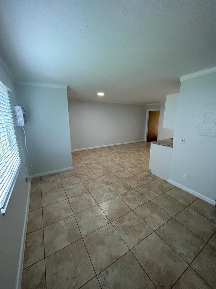 1119 Nw 6th Ave #4 - Photo 4 of 12