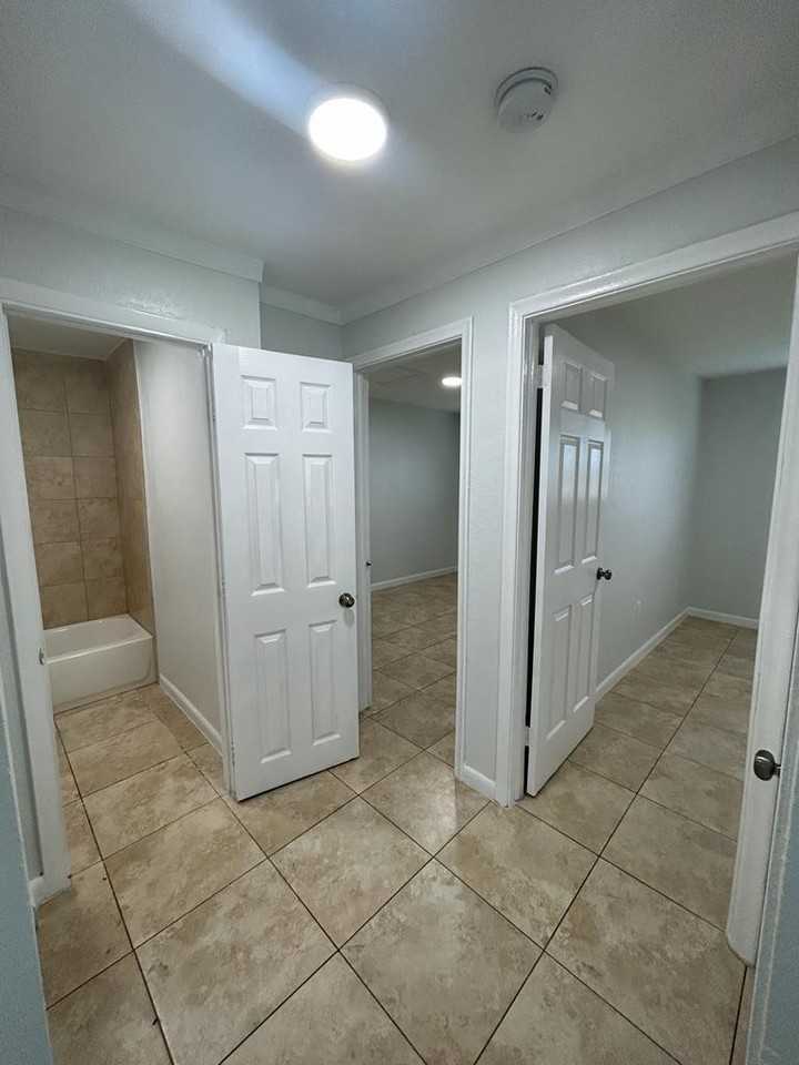 1119 Nw 6th Ave #4 - Photo 5 of 12