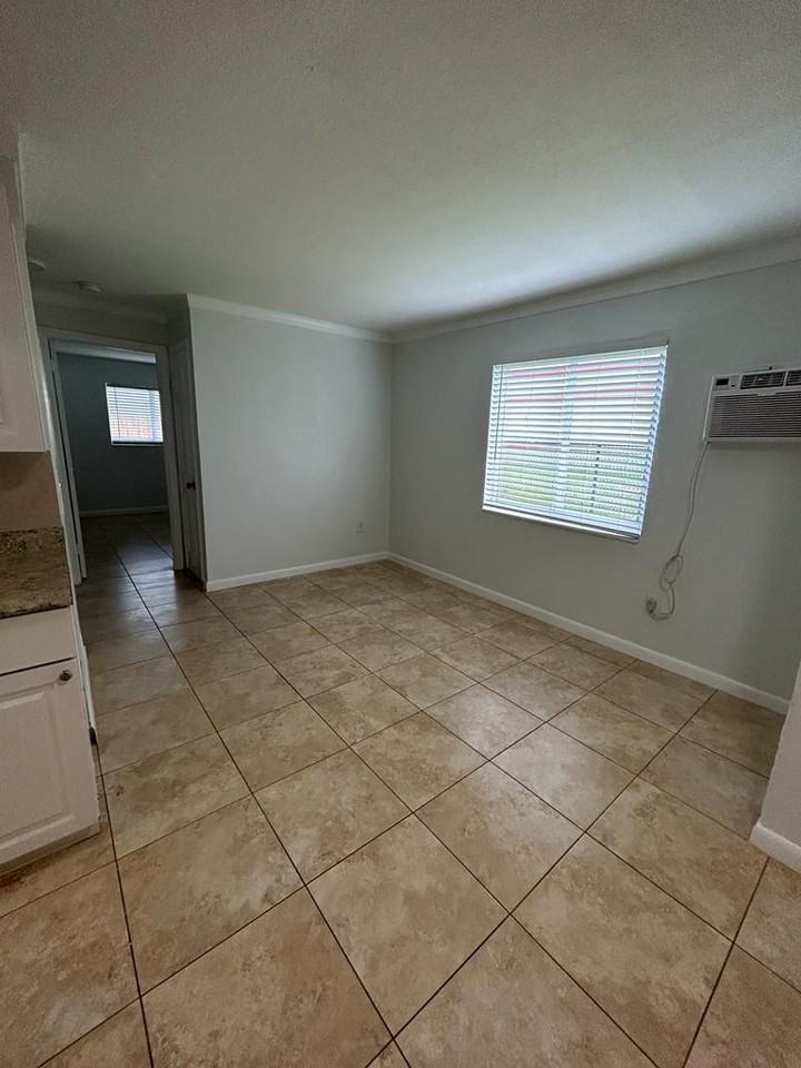 1119 Nw 6th Ave #4 - Photo 6 of 12