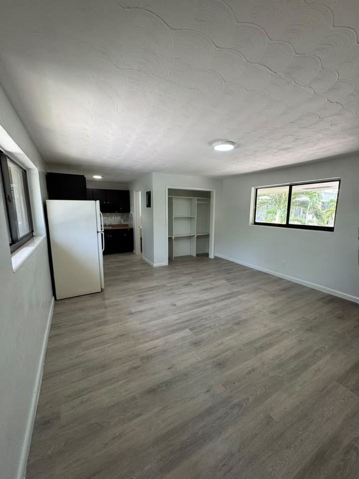 1115 Sw 15th Ter #11 - Photo 5 of 10
