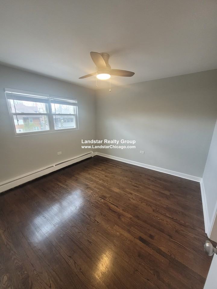 1319 West Sherwin Avenue #1A - Photo 4 of 11