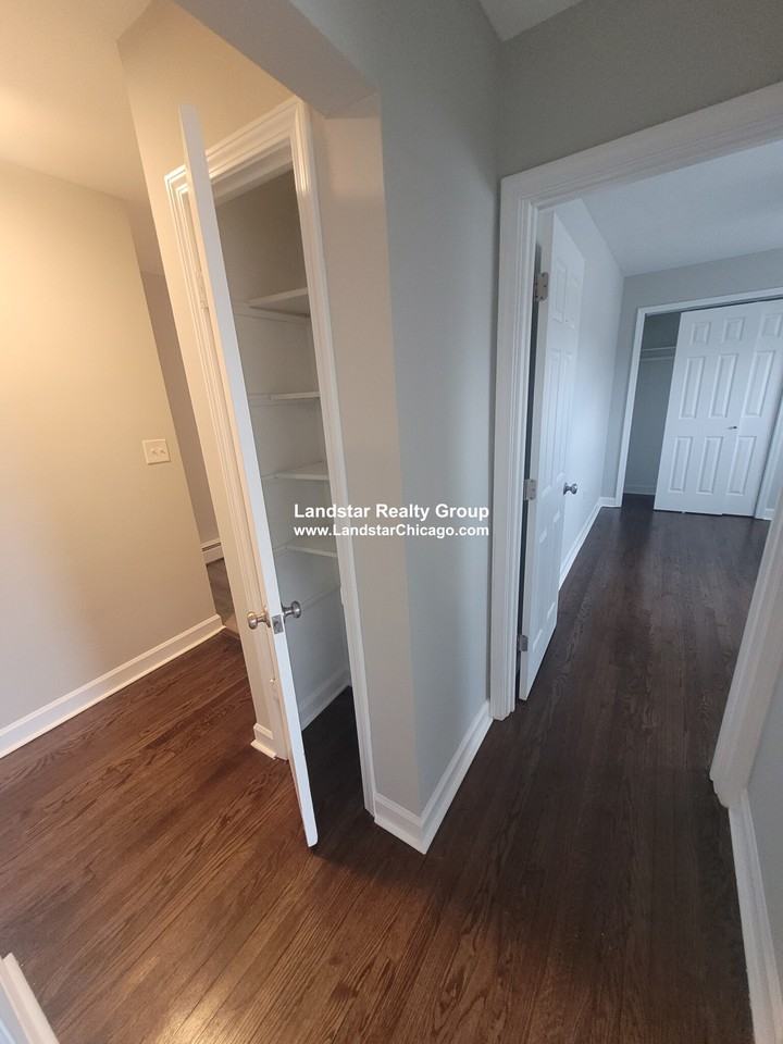 1319 West Sherwin Avenue #1A - Photo 6 of 11
